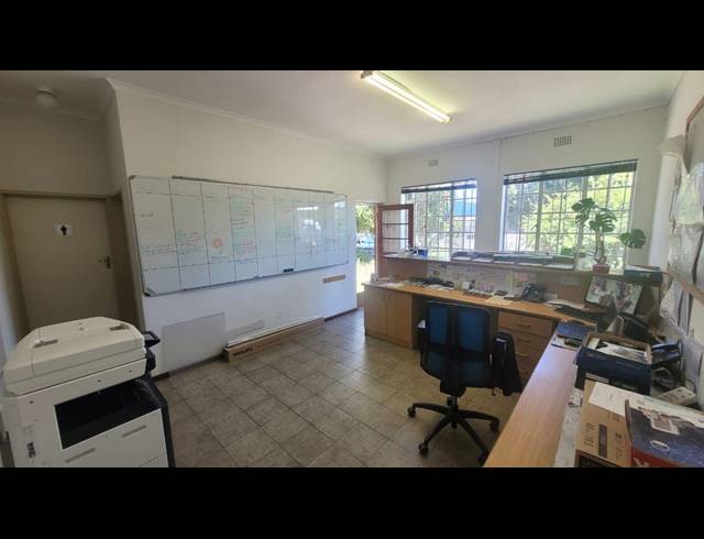 650M² WAREHOUSE TO LET IN ATLANTIS CENTRAL